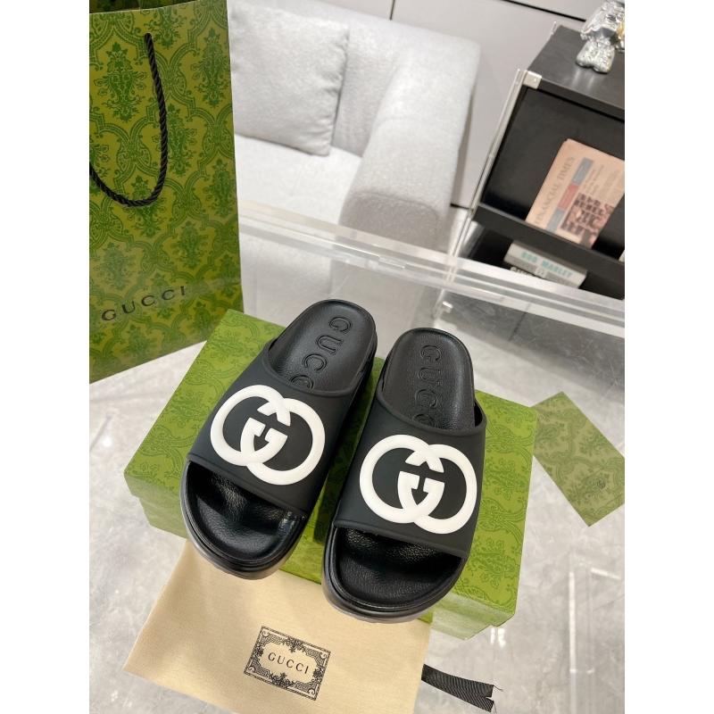 G*u*i slippers